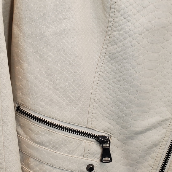 COPY - GUESS SNAKESKIN VEGAN CREME MOTO JACKET, SZ LRG - Picture 7 of 13